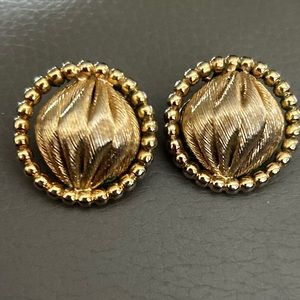 Napier Signed Vintage Clip on gold tone earring.